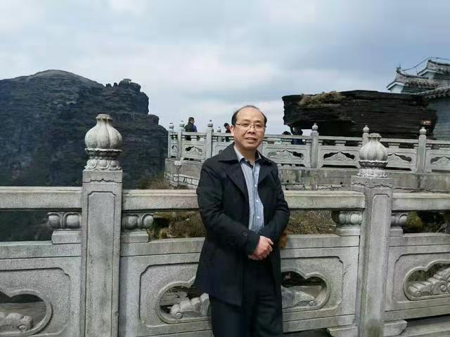 王新华